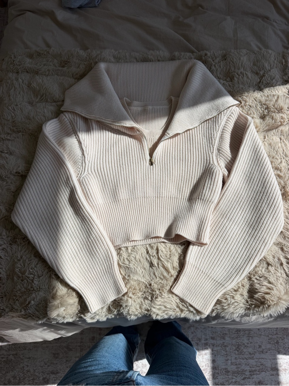 Jacquemus Cropped Ribbed Turtleneck Sweater - Cream